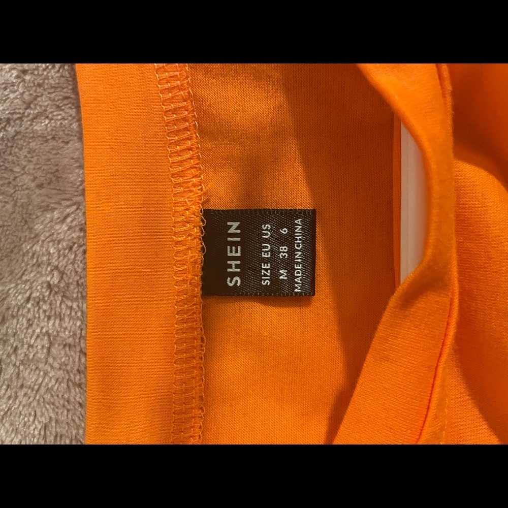 Bubble gum Mona Lisa graphic tee